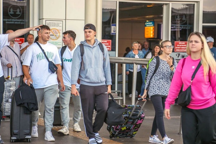 Antalya'ya gelen turist sayısı 9 milyonu aştı