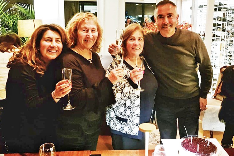 Pastayı torunuyla üfledi