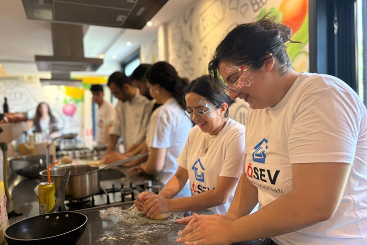 LÖSEV'den gençlere makarna yapım atölyesi