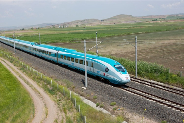 Milli Elektrikli Hızlı Tren, 225 kilometre hıza ulaştı