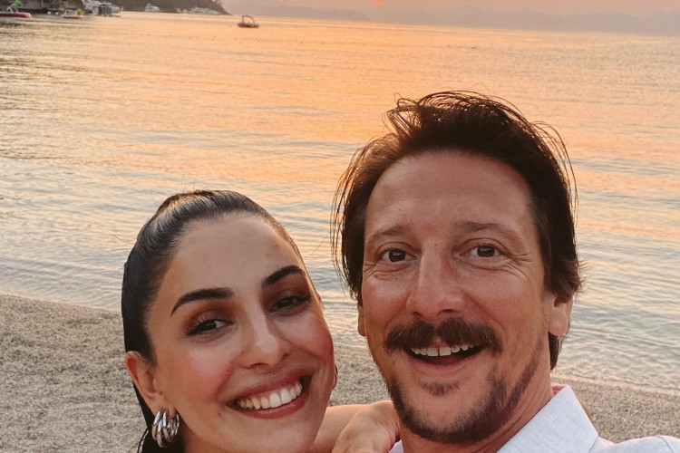 BEYZA ŞEKERCİ VE ENGİN HEPİLERİ ÇİFTİNDEN 14 ŞUBAT'A ÖZEL AÇIKLAMALAR