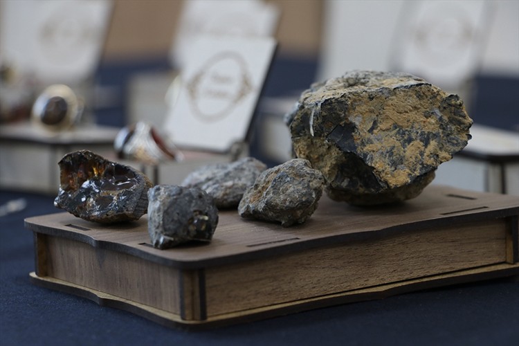 Bayburt'ta çıkarılan kehribar "ekmek kapısı" olacak