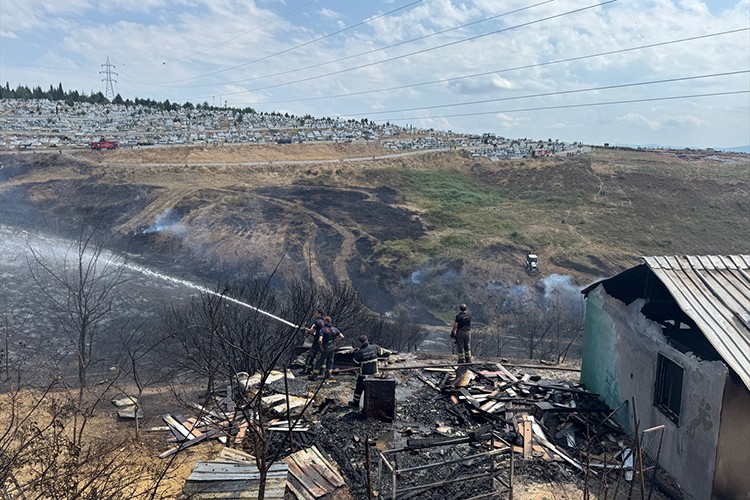 Kocaeli'de otluk alanda çıkan yangın söndürüldü