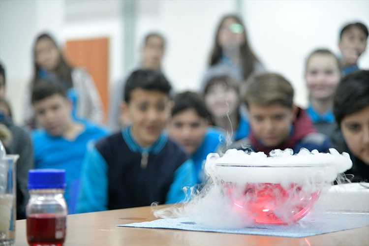 Yaz tatili için fen deneyleri videoları YouTube kanalında