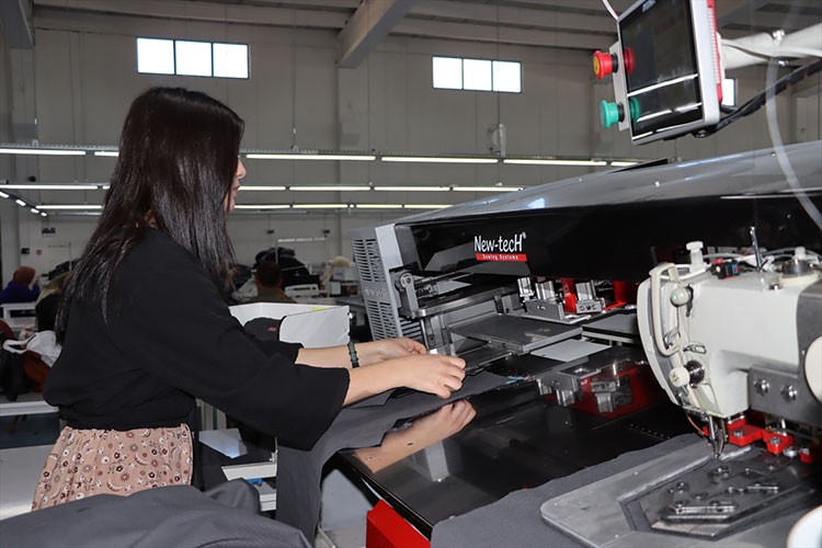 Erciş OSB'deki ilk fabrika 150 işçiyle üretime başladı