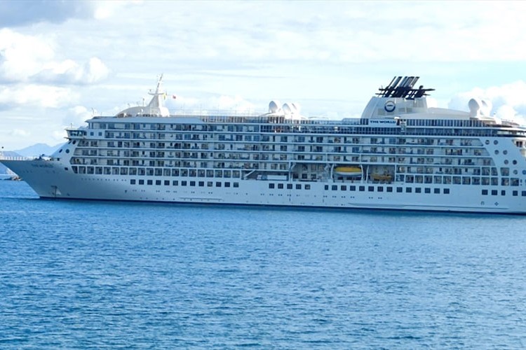 Yolcu gemisi "The World" Datça açıklarına demirledi