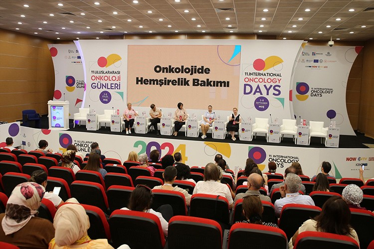 Muş'ta "11. Uluslararası Onkoloji Günleri" etkinliği devam ediyor