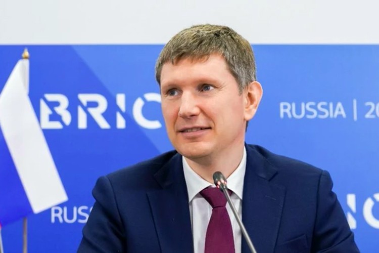 "Resesyona girmenin eşiğindeyiz"