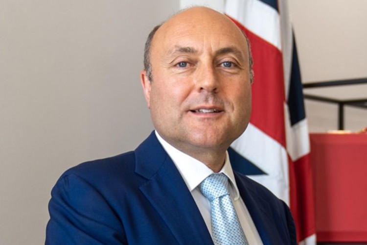 İngiliz Hazinesi bütçeden geri adım atmıyor