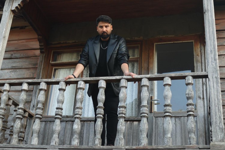 Arabesk müziğe yeni bir soluk: Okan Sayar