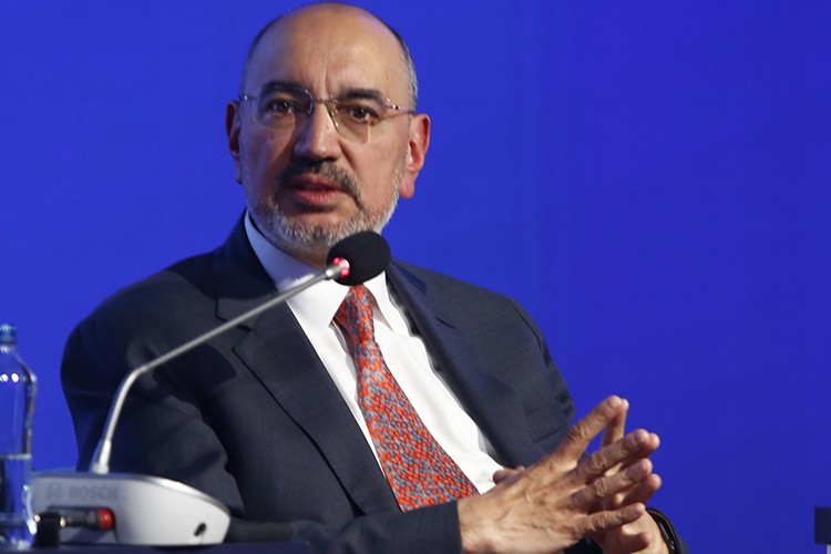 "Gençlere, ekibinize yatırım yapın"