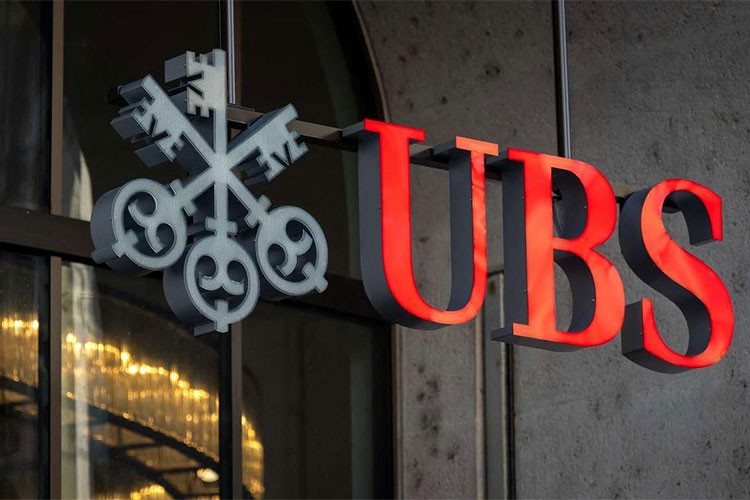 UBS, üçüncü çeyrekte beklenenin iki katı kar açıkladı