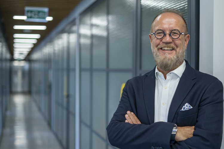 Sapro'dan Üniversiteli 50 Kız Öğrenciye Burs Desteği