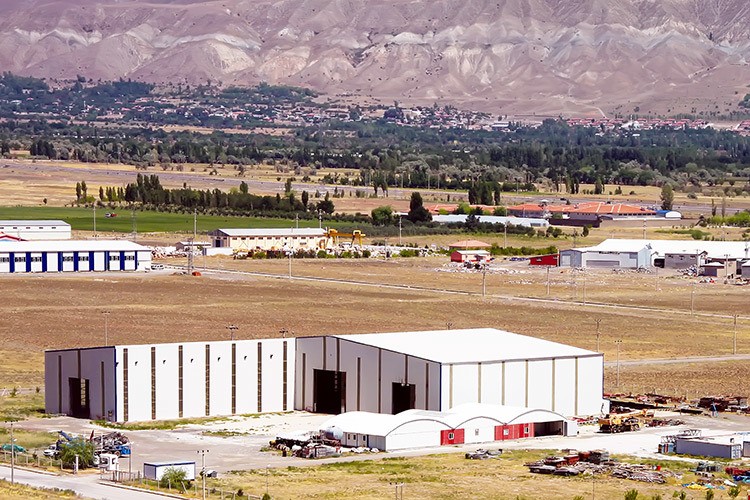 Enerji maliyetlerini güneş panelleriyle düşürüyor