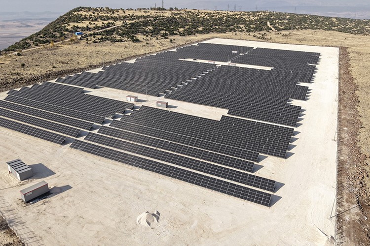 Elektrik ihtiyacının yüzde 60'ını güneşten karşılıyor