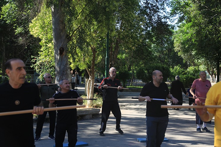 Halepliler açık havada sporla hayata tutunuyor