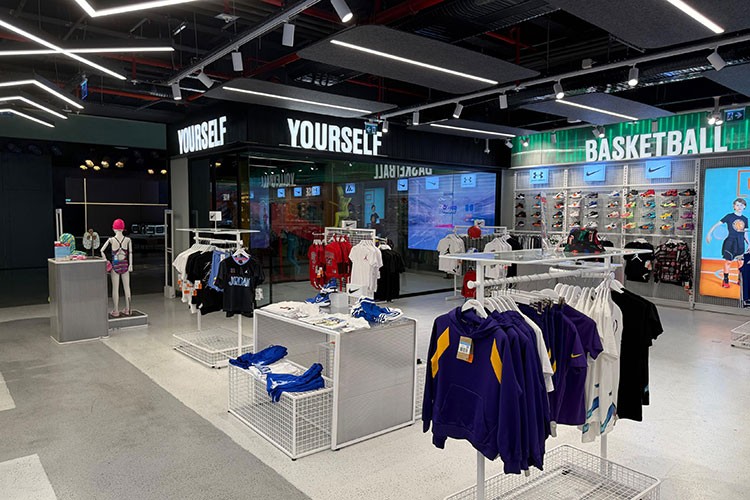 Gençler basketbol tarzını benimsiyor, yüzmeyle de arası sıcak