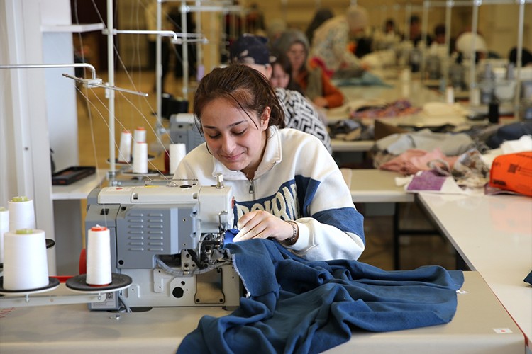 Bitlis'te açılan tekstil kursunda kadınlar iş hayatına hazırlanıyor
