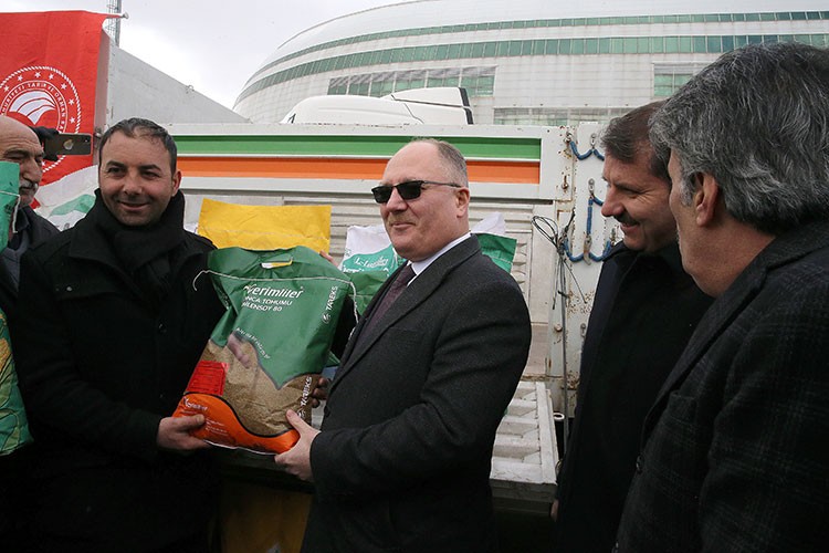 Sivas'ta çiftçilere 677 ton tohumluk dağıtıldı