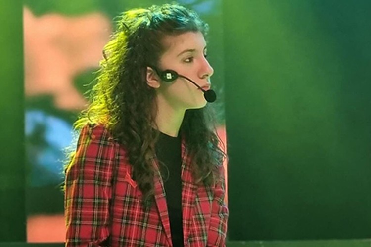 Altın sesli kız Merhaba'da