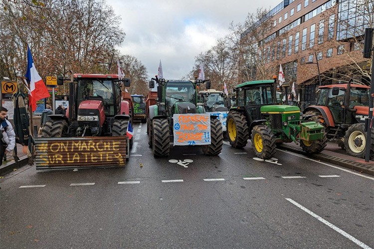 Fransa'da çiftçi sendikalarından yeniden eylem sinyali