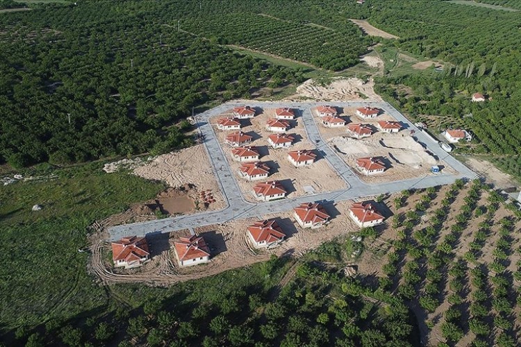 Depremin etkilediği Malatya'da 2 bin 978 köy evi daha teslime hazır