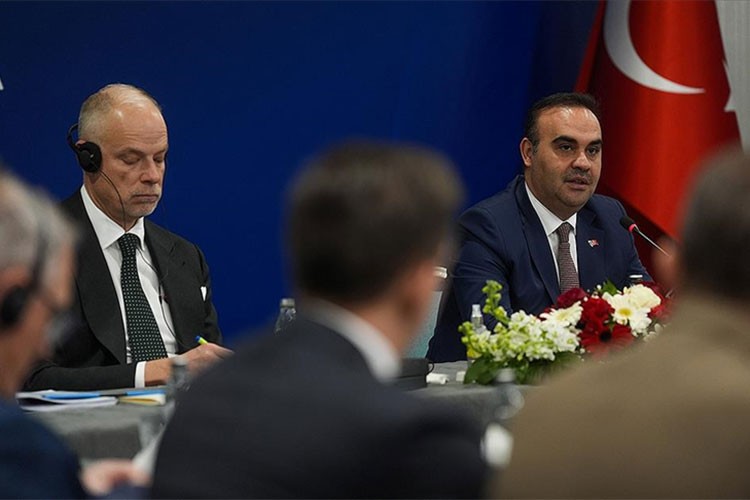 Türkiye ve Macaristan'dan savunma sanayisi iş birliği