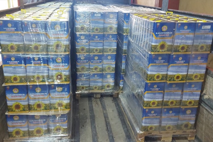 Deprem bölgesine 10 ton ayçiçeği yağı gönderildi