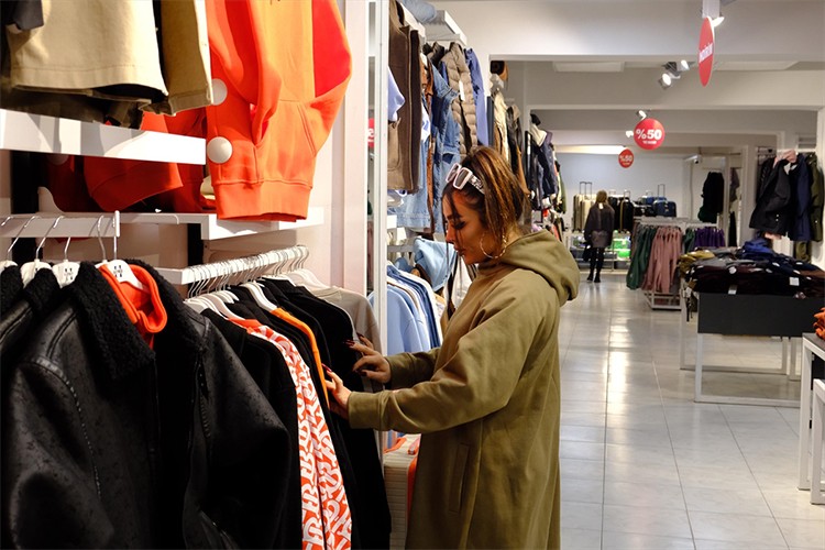 Tatillerini Van'da geçiren İranlı turistler ekonomik hareketliliği artırdı