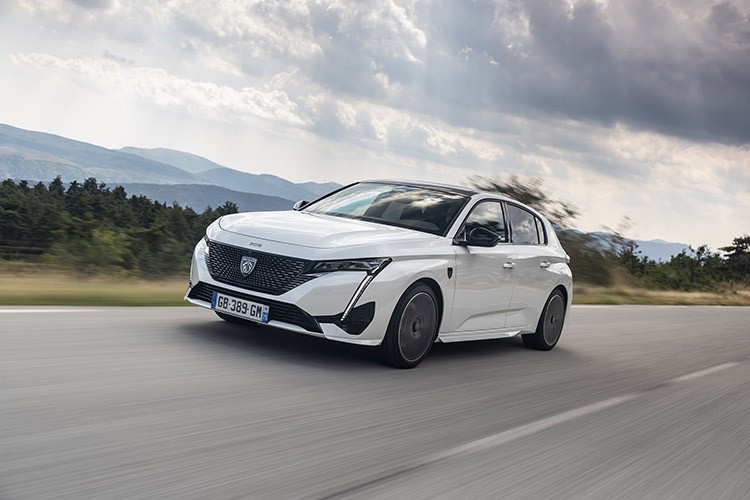 Yeni Peugeot 308'e bir ödülde kadınlardan geldi