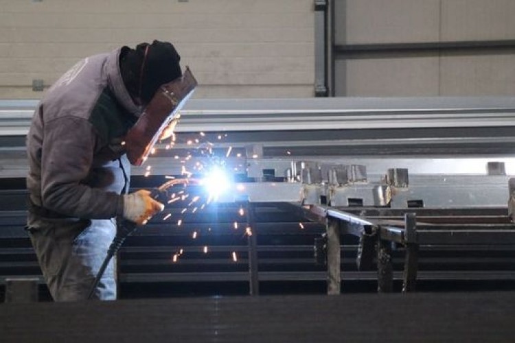 İmalat PMI 6. ayda da daralmaya işaret etti