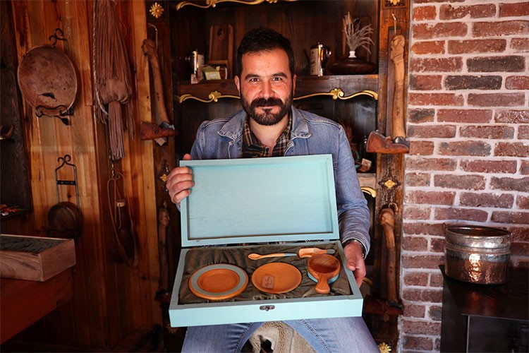 Ahşap oyma hobisi gelir kapısı oldu