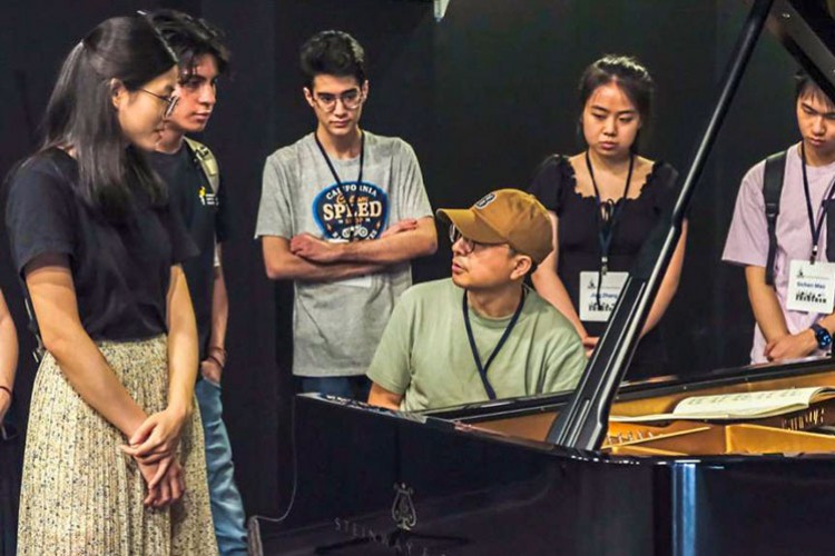 Piyano tınıları Boğaz'da yankılandı