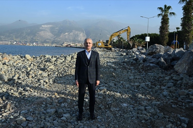 Uraloğlu, deprem bölgesindeki çalışmaları değerlendirdi