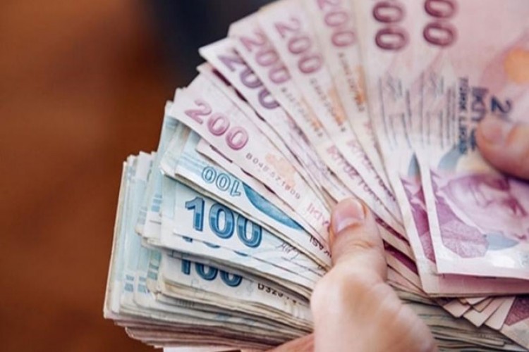 Hazine ekimde 82 milyar 247 milyon lira açık verdi.