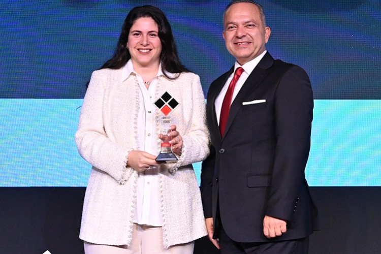 Erkek Giyiminde yine