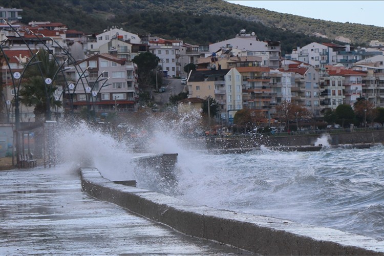 Ege Denizi'nde fırtına uyarısı