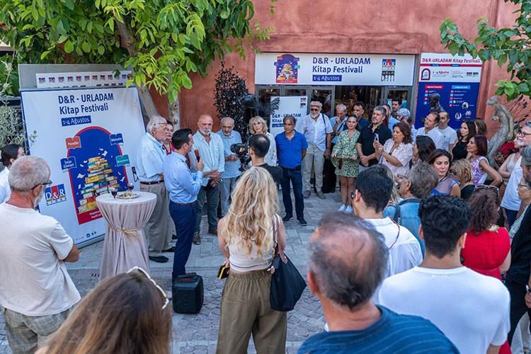Urla'da izdiham yaratan edebiyat şöleni