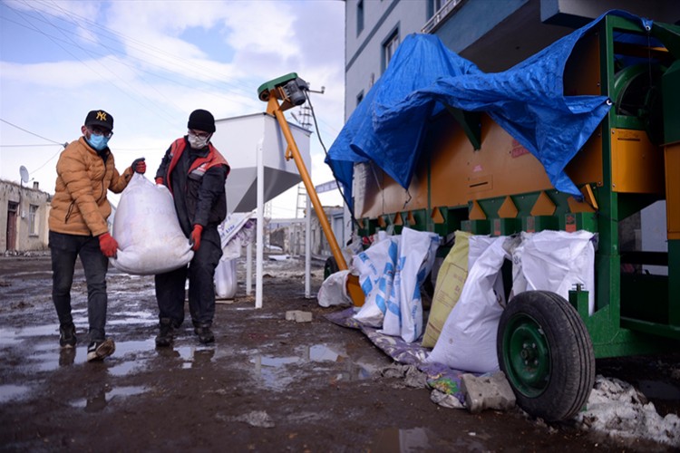 Ardahanlı çiftçi destekle tesis kurdu