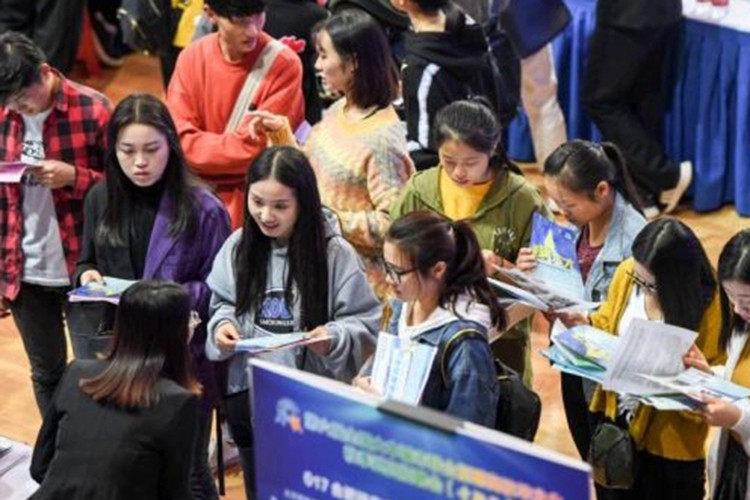 Çin'de ilk 9 ayda kentlerde 10 milyon 570 bin yeni istihdam yaratıldı