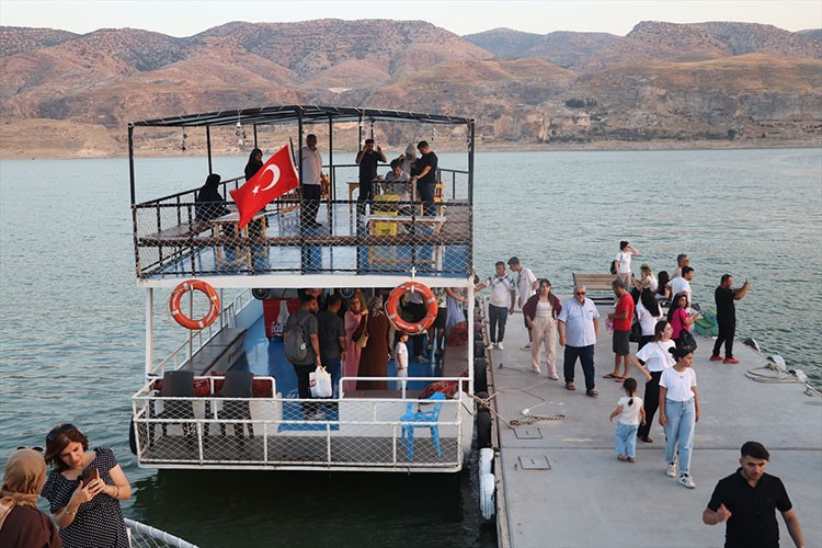 Hasankeyf ziyaretçilerini akşam serinliğinde ağırlıyor