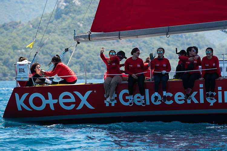 Cumhuriyetin Kızları Zirvede