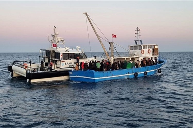 Edirne açıklarında 92 düzensiz göçmen yakalandı