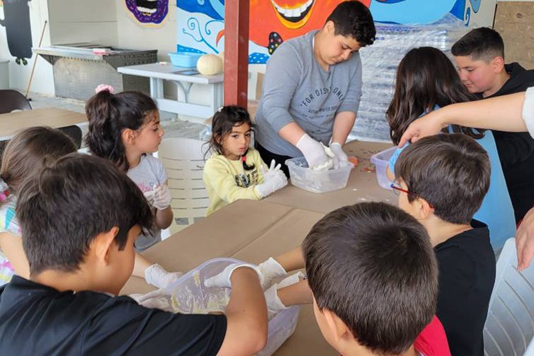 Arzum, 23 Nisan'ı Hataylı çocuklarla kutladı