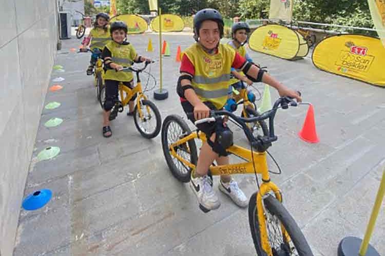 İstanbullu çocuklar, Eti Sarı Bisiklet ile buluşuyor