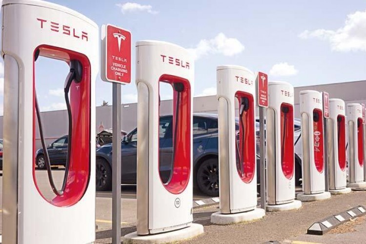 GM, Tesla'nın şarj ağını kullanabilecek