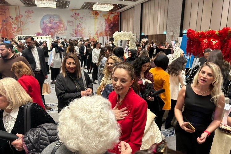 BAĞIMSIZ İBB ADAYI HÜLYA KAVUZLU'DAN ''WOMANS SHOPPING GALA''YA ZİYARET