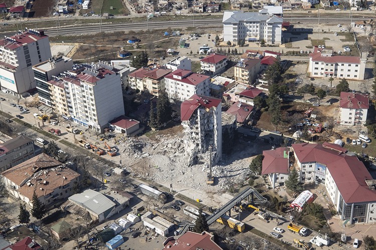 Depremlerde can kaybı 29 bin 605'e yükseldi