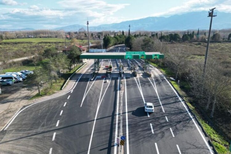 Kara yollarında serbest geçiş başladı, eski gişeler kaldırılıyor