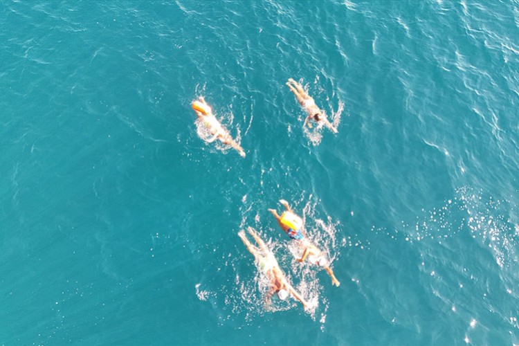 Nemrut Kalderası'nı tanıtmak için krater gölünde yüzdüler